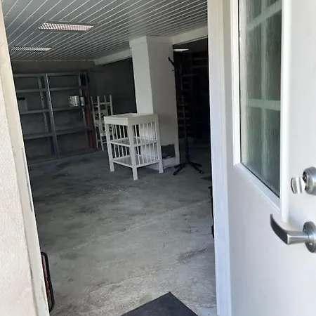 Og Naust I Idylliske Omstendigheter Feriehus Tjørvåg