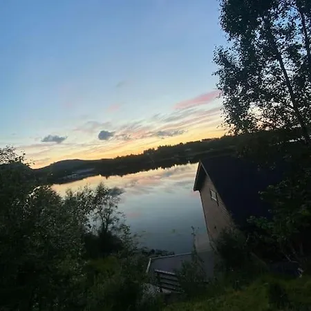 Og Naust I Idylliske Omstendigheter