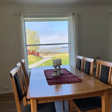 Og Naust I Idylliske Omstendigheter