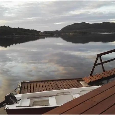 Og Naust I Idylliske Omstendigheter Holiday home Tjorvag