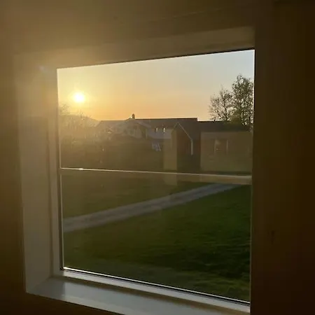 Feriehus Og Naust I Idylliske Omstendigheter Tjørvåg