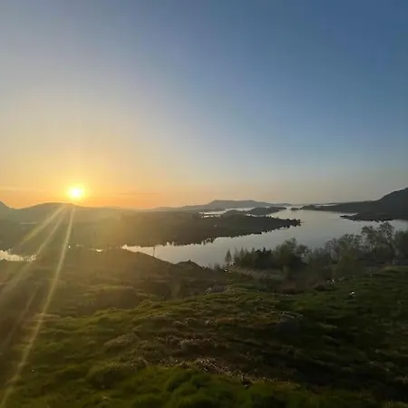 Og Naust I Idylliske Omstendigheter Holiday home Tjorvag