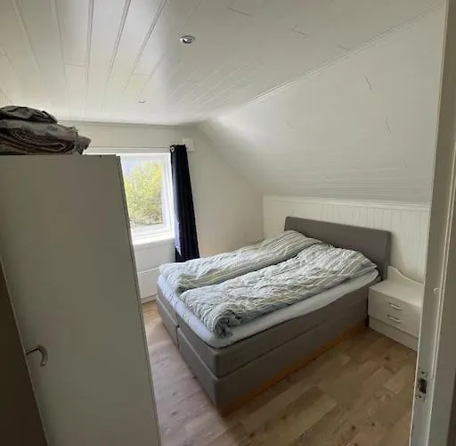 Og Naust I Idylliske Omstendigheter Ferienhaus