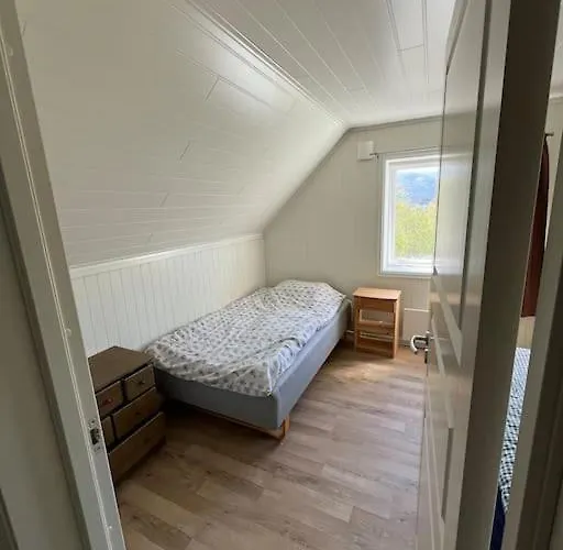 Og Naust I Idylliske Omstendigheter Ferienhaus Tjørvåg